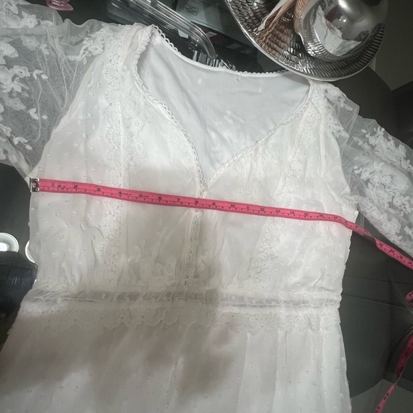 Elegant White Lace Dress - Picture 5 of 11